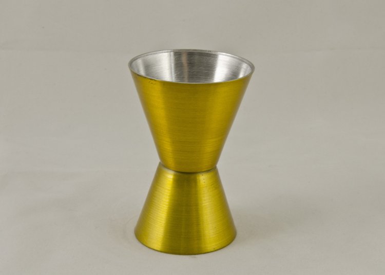 Two Sided Jigger, Gold. 1 1/2 oz. and 3/4 oz. - Click Image to Close